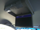 フリップダウンモニターが装備されております。