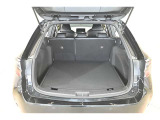 広々としたラゲージスペースを備えています。大きなものや長さのある荷物もしっかりと積み込めます。