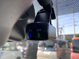 ドライブレコーダー。映像と音声で運転を記録してくれるので万が一の時にも安心です。