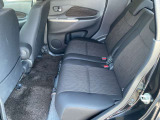 リヤシートは足元空間も広くリラックスしてドライブが楽しめます。