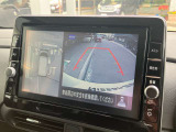 空から車を見たような「アラウンドビューモニター」!車の周りが一目で確認できるので、小さなお子様や障害物があっても安心して乗ることができます。