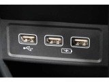 2.5AのUSB(充電)が付いており、車内でもしっかりとスマートフォン等の機器へ充電可能です♪