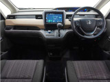 ◆視界広々で非常に運転しやすくロングドライブでも疲れを感じさせないすっきりとまとまったインパネ周りです。