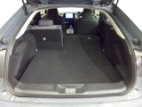 開口部の広いラゲージスペースは、ゴルフバックなどの荷物もラクラク積み込めます。