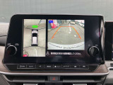 アラウンドビューモニター 駐車場での車庫入れや狭い道路での走行にカメラで確認が出来るので安心です。