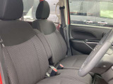 ◆前面ドア運転席◆ドアの開口が広く乗降ラクラク。シートの幅も広く運転していてもストレスを感じません。足元も広く快適なドライブを演出してくれます。