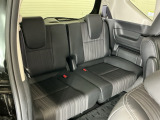 1列目から3列目まで広々大空間です。3列目シートは荷物が多い時や不要な時はアレンジして荷室として使用することが可能で便利に使えます