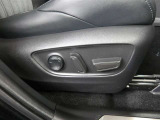 パワーシート搭載。微妙な調整が手軽にでき、快適なシートポジションで運転することが可能です。