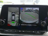 【アラウンドビューモニター】空から見下ろすような視点で、スムースな駐車と安全確認をサポートします。