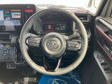 すっきりとしたハンドル周りのデザインで、運転席の操作性も良く、リラックスして運転をしていただけます。