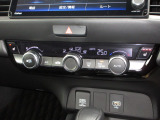 エアコンはオートエアコンでお好みの温度調整が出来、オールシーズン快適にドライブできます!さらに、運転席&助手席シートヒーターが付いてます。3段階に温度設定が可能です。