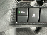パーキングセンサーシステムは走行中に障害物が迫ると音と表示でお知らせ、低速走行時時の安心感を高めます