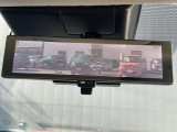 [スマートルームミラー]車両後方をミラーに映し出すため、悪天候の時でも視界は良好♪