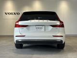 ボディを沿うように縦型に配置されるテールランプは、ボルボデザインの特徴でもあり、夜間はボディラインを強調し存在感が一層増します