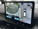 真上から車を見たようにモニターで確認ができるマルチビューカメラシステム!是非実際の車で体感してみてください!