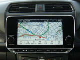 お出かけ際に役に立つ、純正メモリーナビ付き。フルセグTV・Bluethooth・アラウンドビューモニター等、機能も充実しています。