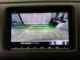 【バックカメラ】シフトを「R」の位置に入れると、自動的に画面がカメラ映像に切り替わり後方の視界をサポートする必須装備です!