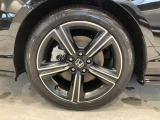 18インチ純正アルミホイール付!ノイズリデューシングホイールですので運転時の騒音を低減することができます。