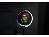 エンジンスタートはスマートにブレーキを踏んだらプッシュするだけです。キーはバックの中で大丈夫です。