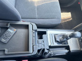 【 センターコンソール 】小物やドリンクを入れていただけます!//