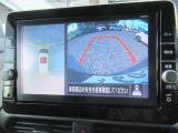 【アラウンドビューモニター装備】 バックカメラによる後方の確認だけでなく4つのカメラで真上から見ている様に周囲360度を写し出し、自車周辺の詳細な状況を確認出来ます。狭い場所での取り回しも安心です。