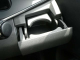 運転席側にあるドリンクホルダーです。