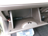 大きなグローブBOX完備しております。車検証入れもスッポリ入ります。