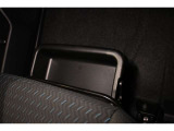 助手席シートアンダートレイ装備!色々収納でき室内もスッキリ!