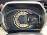 走行距離が確認できます。視認性の良いメーターパネルデザインです。