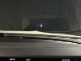 ヘッドアップディスプレイ付きで、目線を変えることなく走行速度やナビ案内を見ることが可能です。
