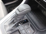 マニュアルモード付のシフトノブは操作もしやすく設計されております!