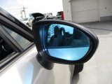 後続車のライトを防眩してくれるブルーミラー搭載★