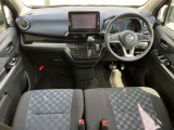 前席内装の全体像です。是非実車をご覧にお越し頂き実際にお座りください。