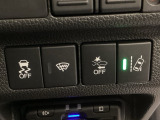 Hondaセンシング用の、VSA(ABS+TCS+横滑り抑制)解除と路外逸脱抑制機能のオンオフスイッチなどはハンドルの右側に装備しています。
