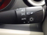 【オートライト】車外の明るさに応じて、自動的にライトの点灯・消灯をしてくれます。