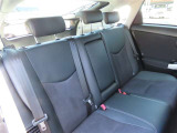 後部座席も気になるようなキズ・汚れやへたり等、大きなダメージはなく、良好な状態です。