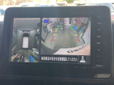 ■アラウンドビューモニター■クルマを真下から見下ろしているかのように周囲の状況を直感的に把握し、安心して駐車が出来ます。
