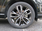 純正18インチアルミホイールです。足元が引き立ちます!