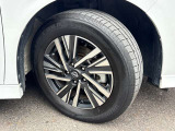 純正のアルミホイールです!足元が格好良くなりますよね♪