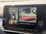 [アラウンドビューモニター]車両を上から見たようなカメラで周りの障害物などが一目瞭然!駐車が苦手な方でも、らくらく駐車♪