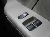 ビジネスカーでも快適装備は外せません。運転席&助手席はパワーウインドウです。(挟み込み防止機能付き)。
