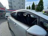 プラスチックバイザーで雨の日も車内換気で気分良くドライブ出来ます