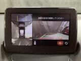 狭い場所での駐車やすれ違いなどでより的確な運転操作に役立つ360&deg;ビューモニターが装備されています。