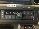 フルオートエアコンが装備されております。手間なく室温を調整できますので便利です!
