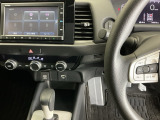 ホンダ純正メモリーナビ搭載なので、遠方へのドライブもお任せ下さい!ステアリング左手側にオーディオ関連のコントロールスイッチを配置しています。操作時は視線を逸らすことなく運転に集中できます