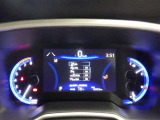 とっても見やすいメーターです。夜間時はラグジュアリーな気分にさせてくれる照明が魅力ですので、夜のドライブも楽しみになりますよ♪