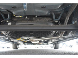 車両後方からの下回りです。マフラー防錆塗装や下回り防錆施工等も可能でございます。
