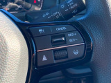 【アダプティブクル-ズコントロ-ル】あらかじめ設定した車速内で車が自動的に加減速。前走車との適切な車間距離を維持しながら追従走行します。【LKAS】車線維持支援システムでステアリング操作を支援。