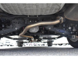 車両後方からの下回りです。マフラー防錆塗装や下回り防錆施工等も可能でございます。