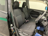 【フロントシート】さまざまな体格の方が快適に運転ができるよう配慮したシートになっております。